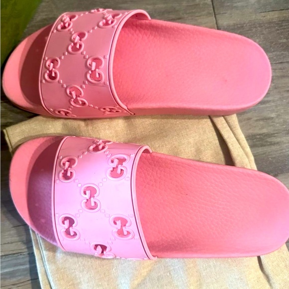 Pink Gucci slides in great condition - Picture 1 of 3